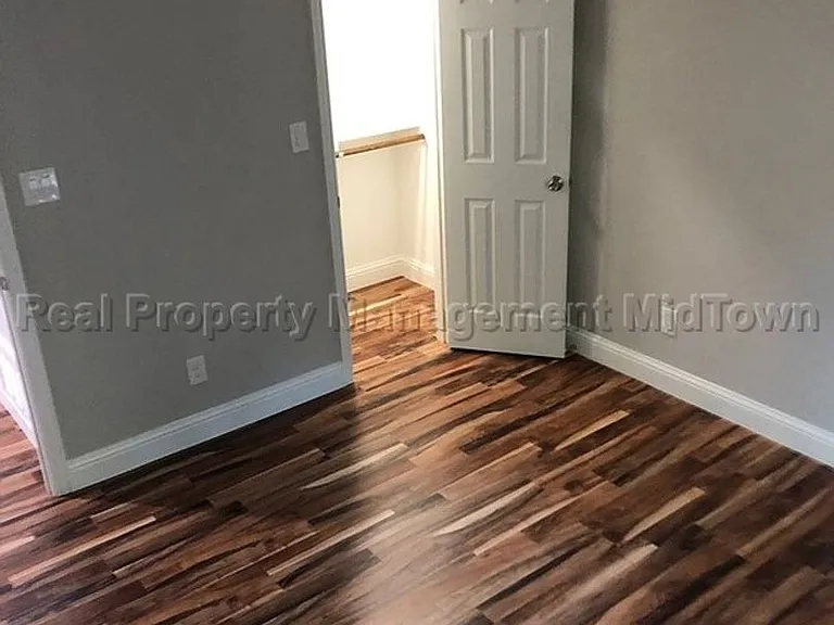 2325 Warwick Ave — Photo 27