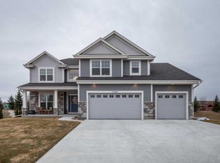 W175N9937 Wendy Ln, Germantown, WI 53022