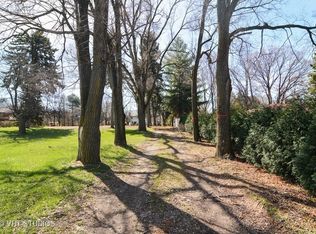 505 W Willow Rd, Prospect Heights, IL 60070