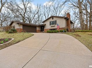 802 W Wonderview Dr, Dunlap, IL 61525