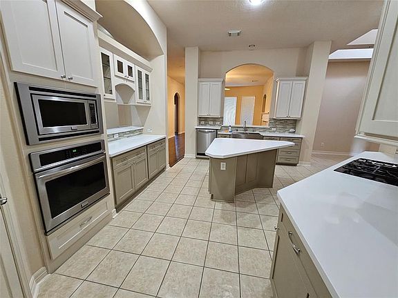 5th image of 3218 Waters Edge Dr