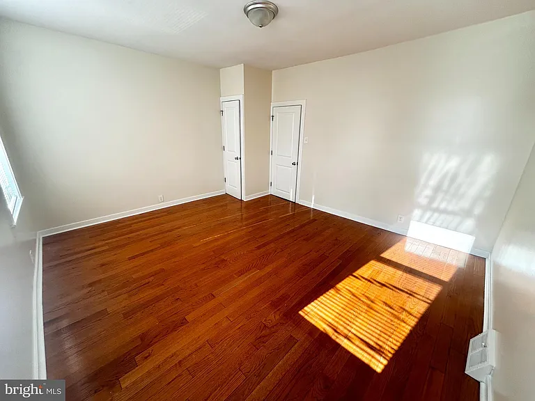 2105 W Seybert St #HOUSE — Photo 10