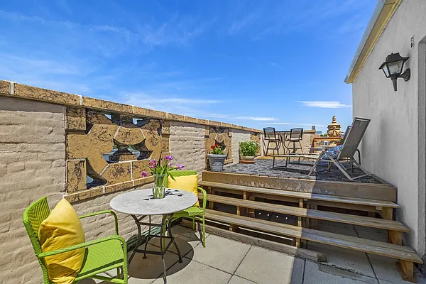 Sold by Compass | media 16