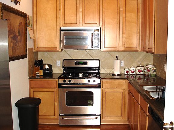Kitchen Lots of cabinets