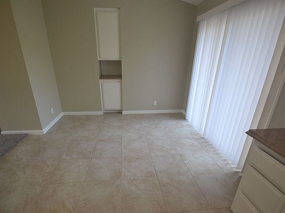 3rd image of 10770 Collett Ave
