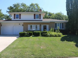 535 N Beck Rd, Lindenhurst, IL 60046