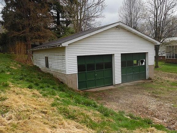 Detached 2 Car Garage