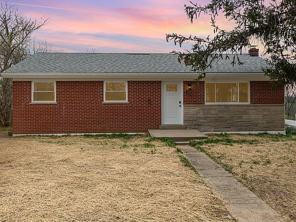 3rd image of 210 Cottonwood Dr