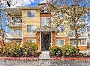 525 225th Ln NE #D-301, Sammamish, WA 98074