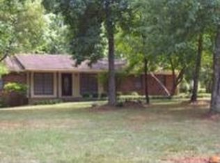 165 Honeysuckle Ct, Winterville, GA 30683