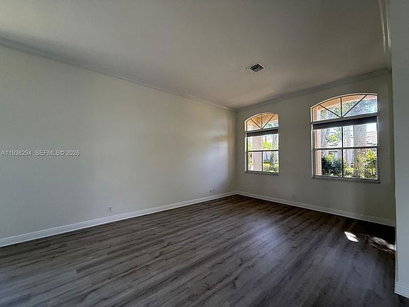 4th image of 2408 Deer Creek Rd