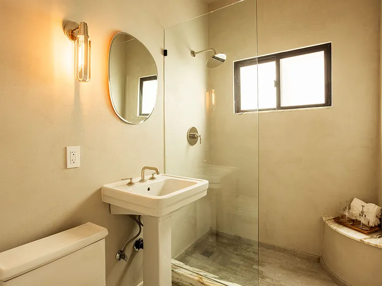 144 N Clark Dr #202 — Photo 11