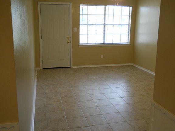 2nd image of 2708 Wyandotte Way