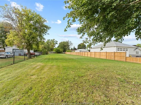 333 Victoria Ave, Essex, ON N8M 1N6