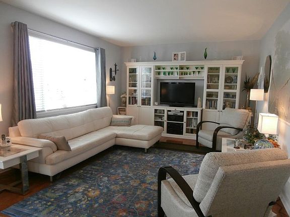 3rd image of 1006 Christine Ln