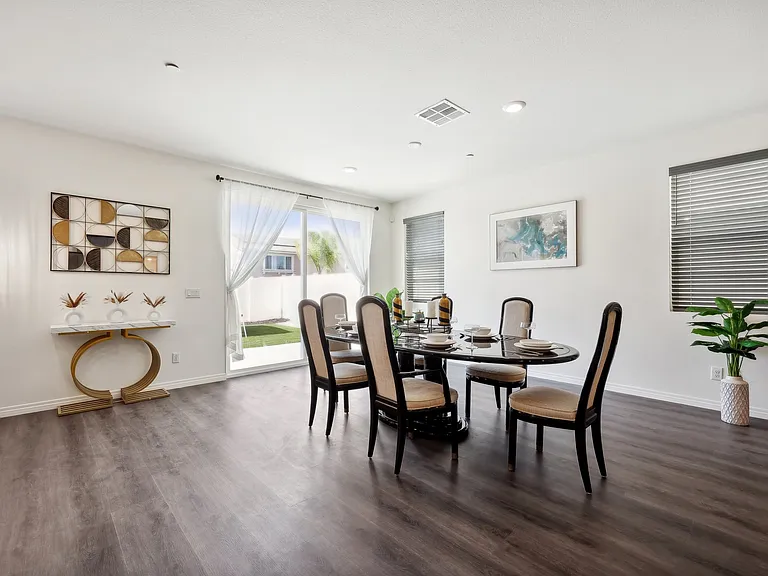 Dine in daylight: a bright and inviting space filled with natural warmth.