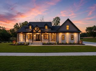 2108 Country Club Dr, Tullahoma, TN 37388