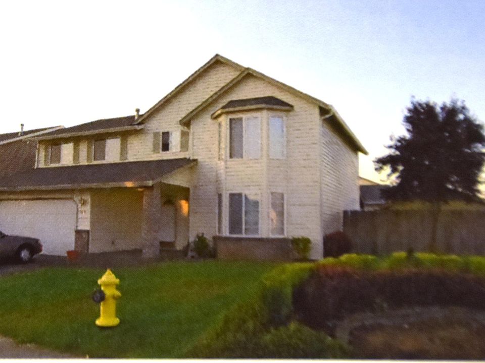 2nd image of 16416 NE 73rd St