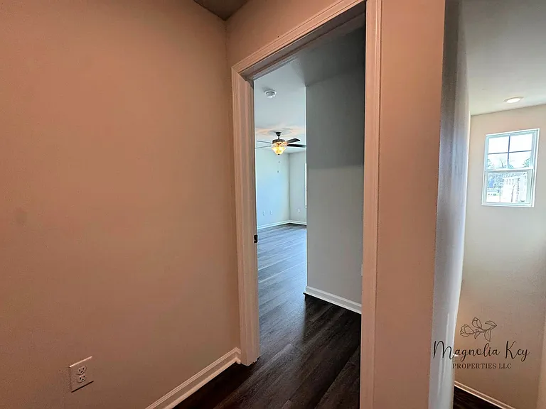 555 Gemstone Blvd — Photo 16