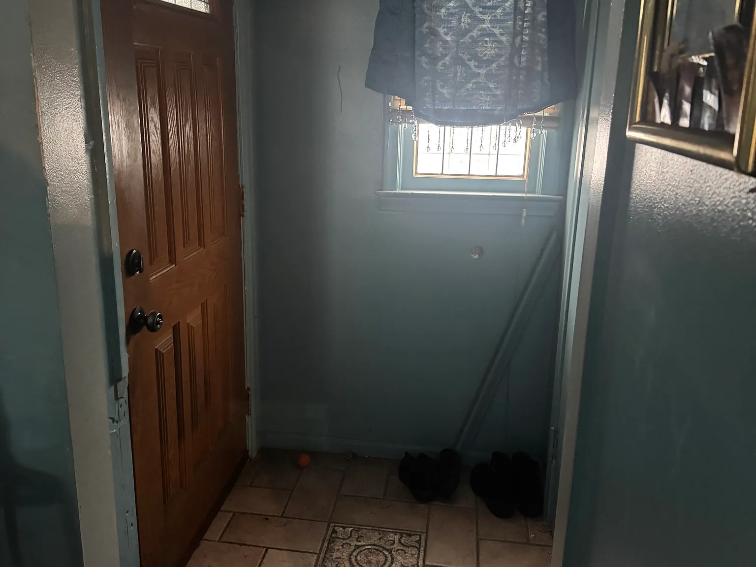 3 bed, 1300 sqft, $1,200 — Photo 1