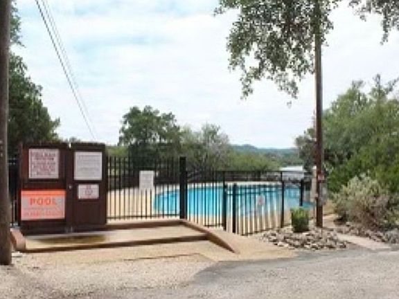 2nd image of 1776 Lakepark Dr