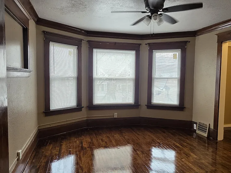 3400 N Vel R Phillips Ave — Photo 4