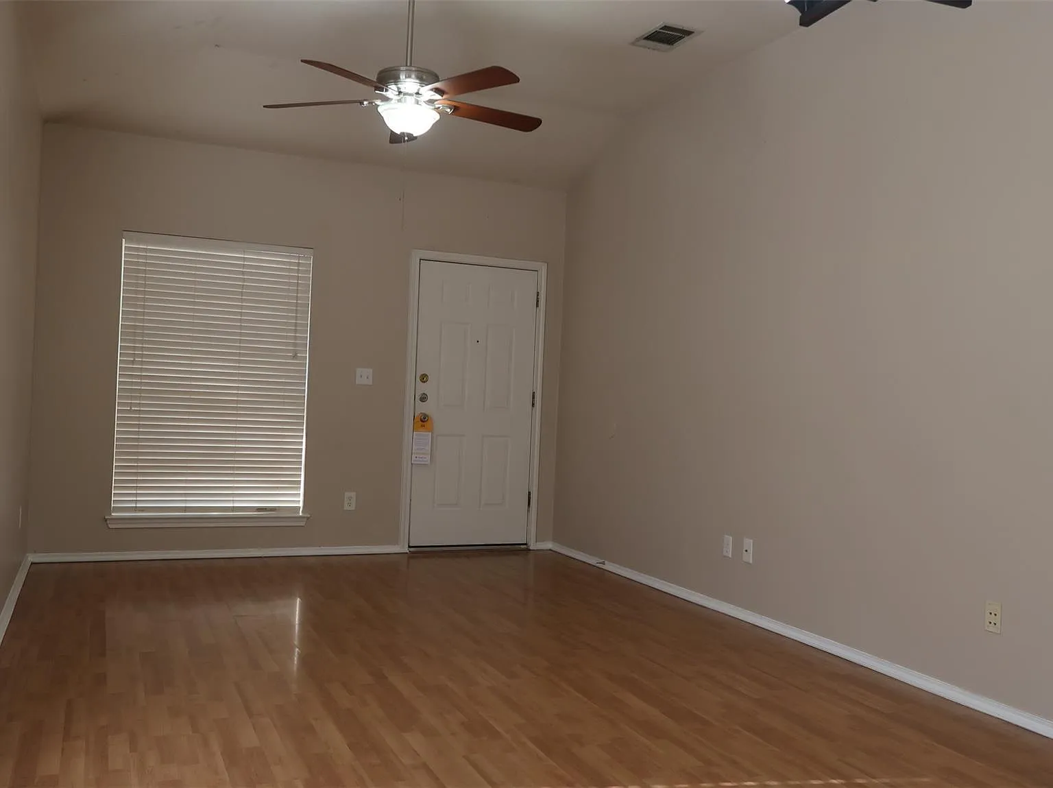 3 bed, 2.0 bath, 1268 sqft, $1,750 — Photo 4