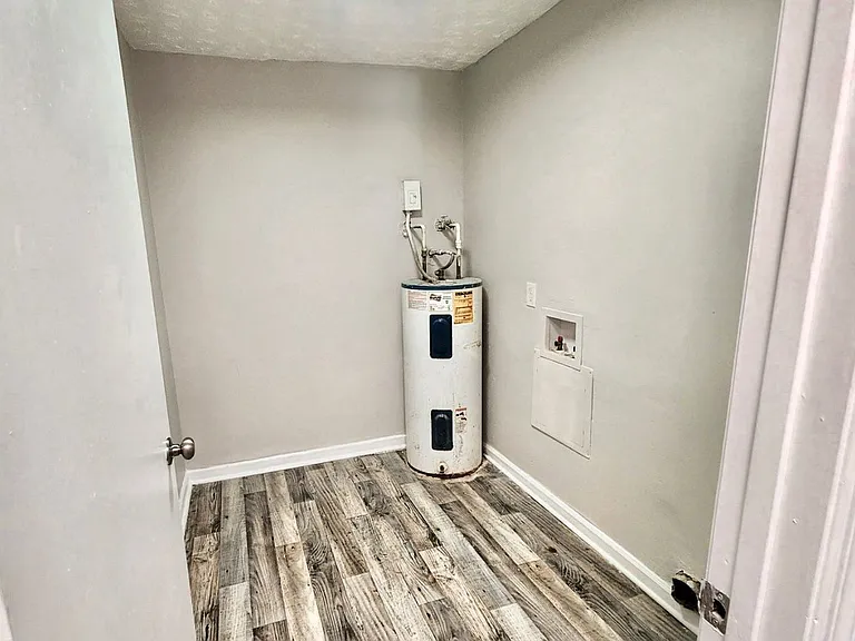 Riverbend Apartments — Photo 32