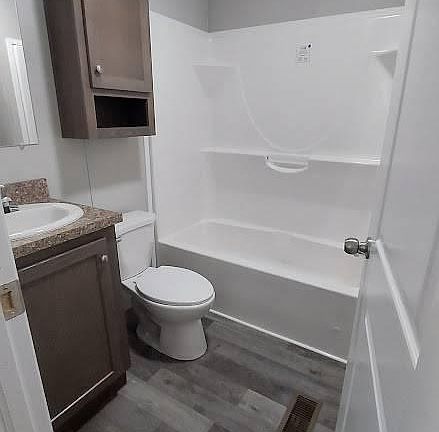 5th image of 226 Saturn Cir