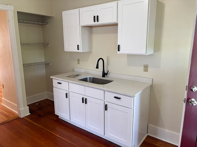 122 Elm St #D — Photo 2