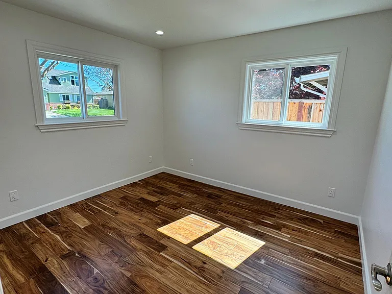 913 Mockingbird Ln — Photo 16