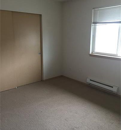 4th image of 1225 N Oak Harbor St APT L2