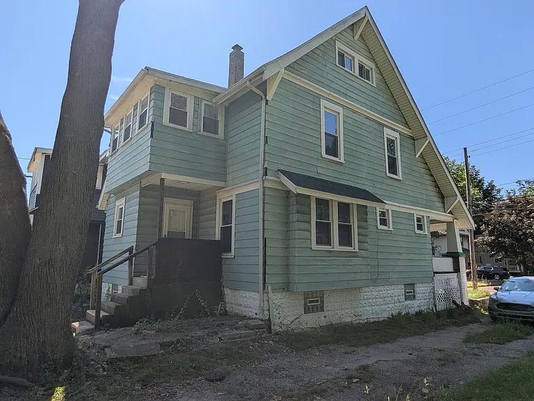 443 W Thornton St — Photo 2
