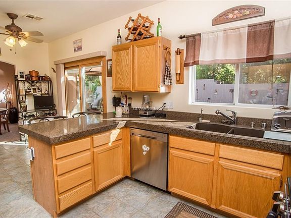 5th image of 913 English Heather Dr