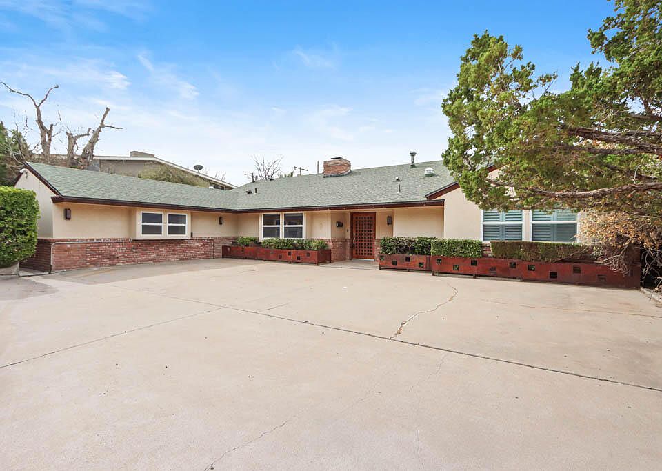 1st image of 3949 Flamingo Dr