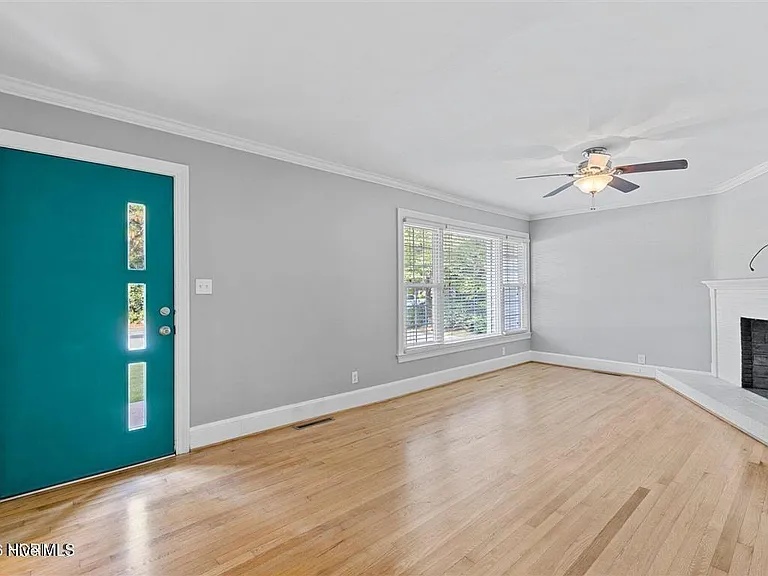 1104 N Overlook Dr — Photo 2