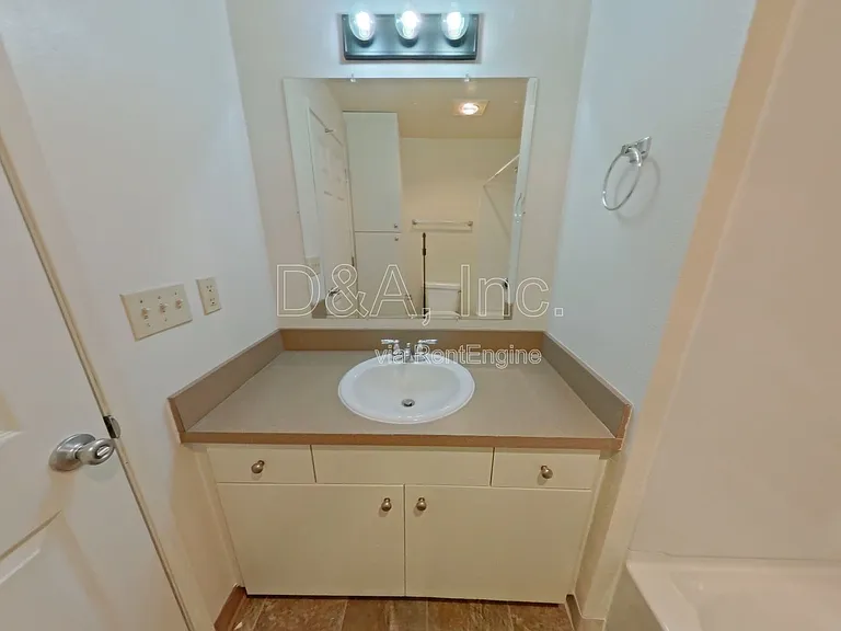 108 NE Conifer Blvd #3 — Photo 10
