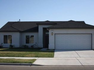 1413 Victory Ct, Hanford, CA 93230