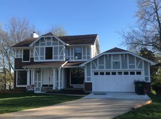 909 W Woolwick Ct, Saint Charles, MO