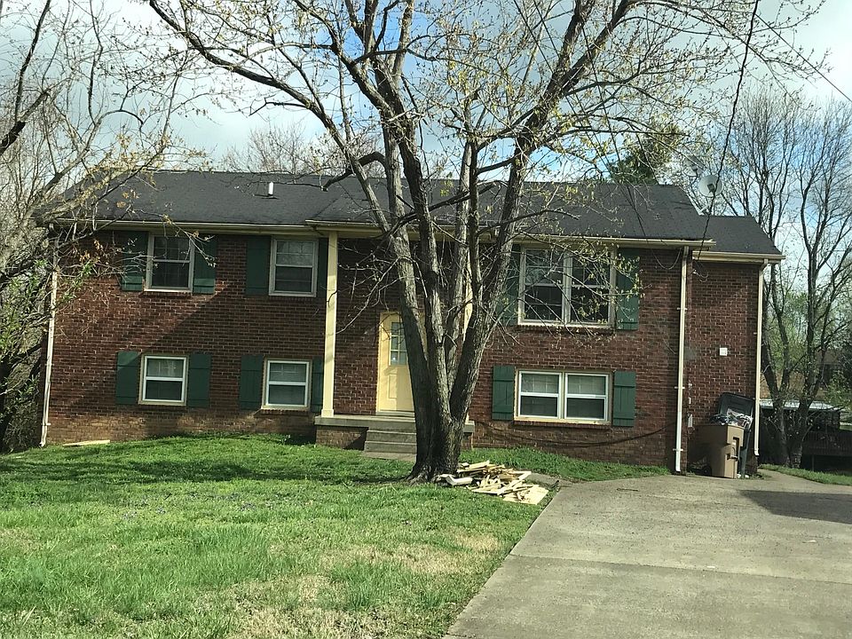 Large front and back yard. Plenty of driveway space and cul-de-sac parking