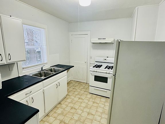 4th image of 623 Houseman Ave NE