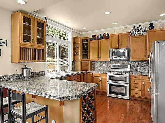 4th image of 4061 Latona Ave NE