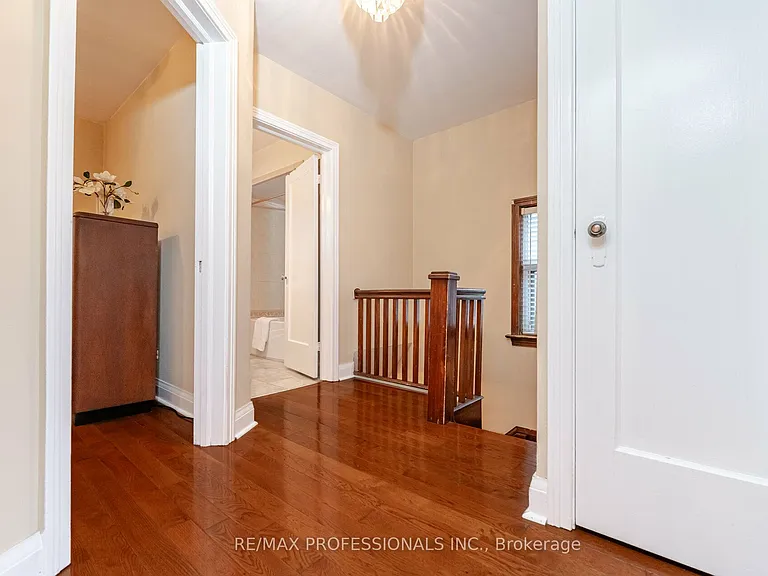 111 Keele St — Photo 14