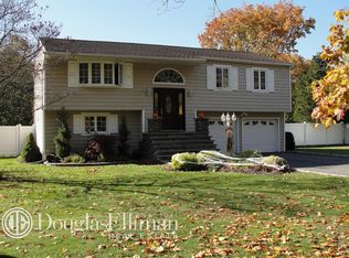 690 Walnut Ave, Bohemia, NY 11716