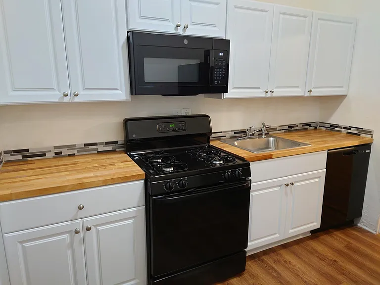 1832 Bolton St #2 — Photo 2