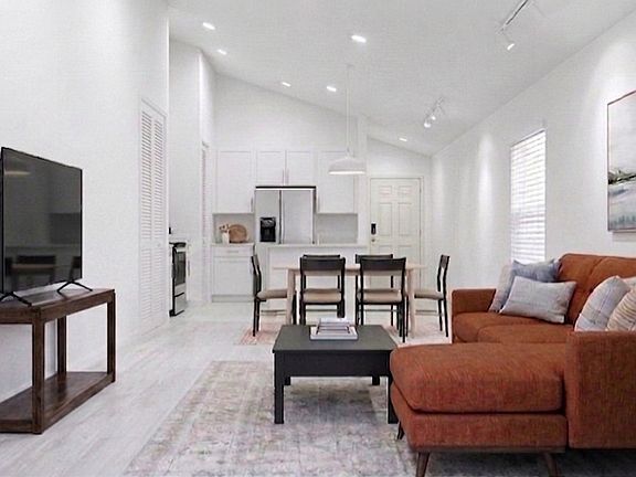 3rd image of 17747 Pleasantview Blvd
