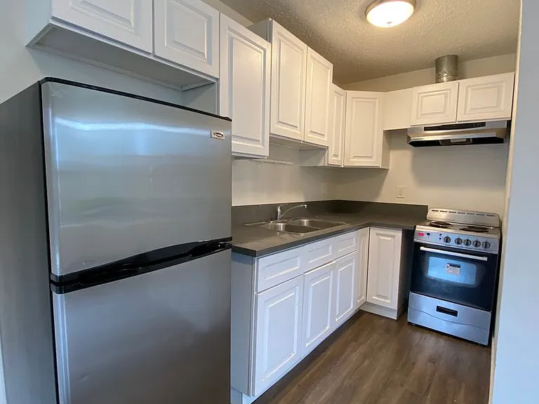 981 Elden Ave #18 — Photo 2