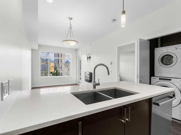 28 Auburn Bay Line SE #411, Calgary, AB T3M 1Z7