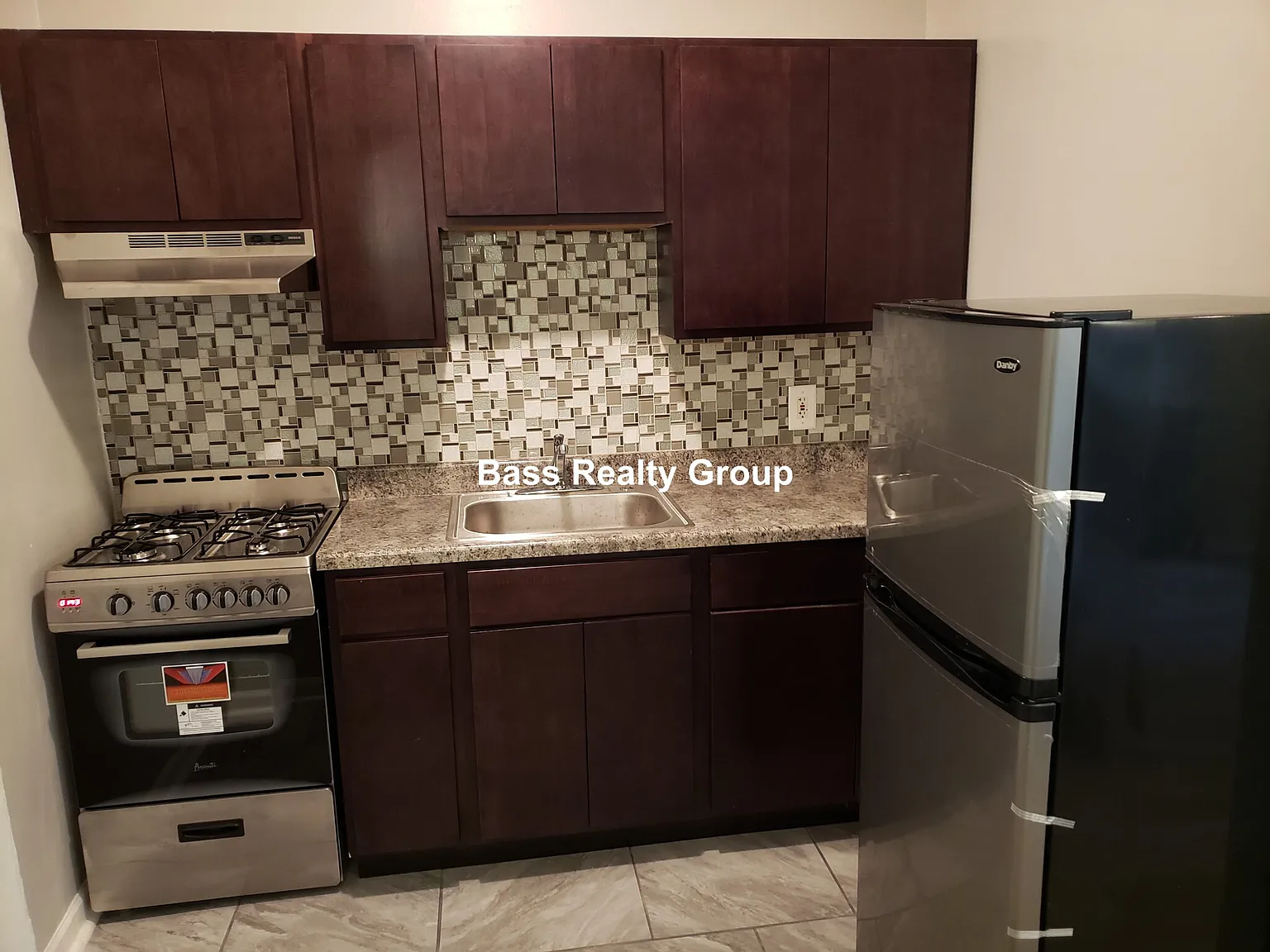 1 bed, 1.0 bath, $1,325 — Photo 3