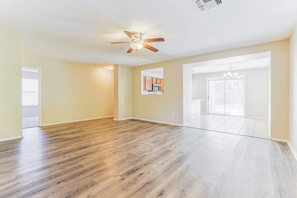 3 bed, 2.0 bath, 1431 sqft, $2,250 — Photo 4